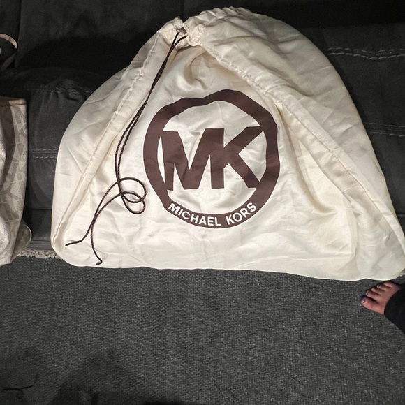 Michael Kors Vanilla Jet Set Travel Tote - Picture 4 of 16